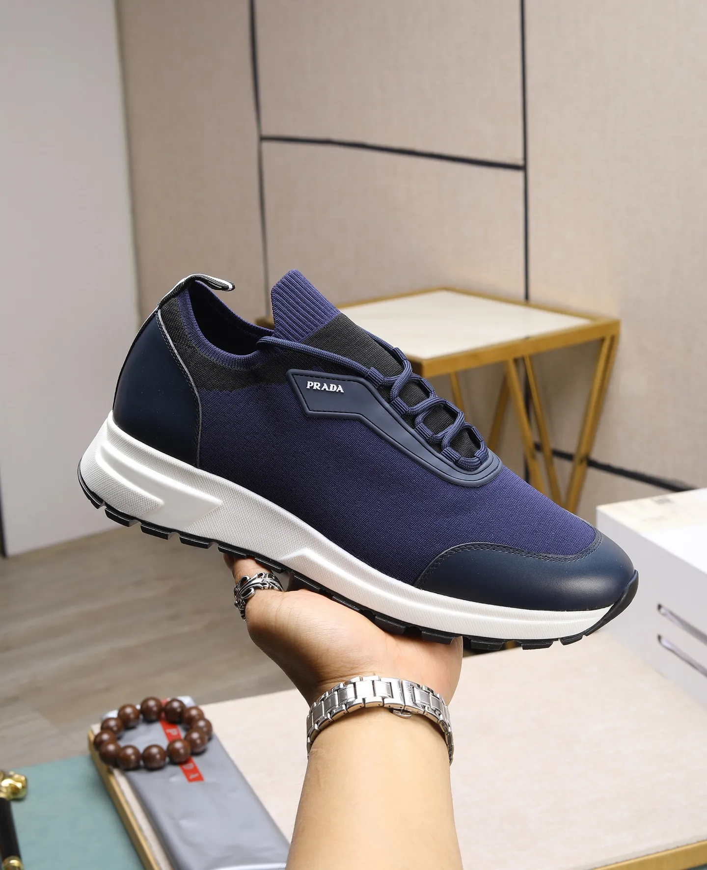 Men's clothing and shoes 💰500 👑👑The latest model of high-quality PRADA men's shoes on the Hong Kong purchasing agency official website has been launched in 1:1 copy, synchronized with Hong Kong counters, and on the same catwalk; all made of breathable fly weave ➕Imported breathable fabrics with cowhide lining, 🍡🍡The original 1:1 non-slip and wear-resistant; comfortable on the feet, attractive style, fine workmanship, and simple and neat shoe trees, showing the courage and toughness of men, 👍 Code number 38 to 45